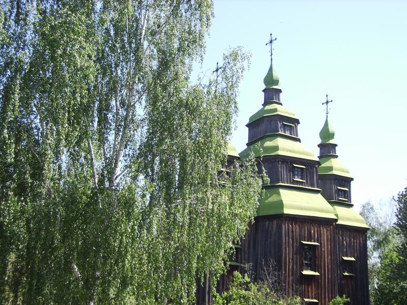 Полностью деревяная церковь Параскевы Пятницы в Пирогового (чудо, что за церковь: малеькая, но аура в ней замечательная!)