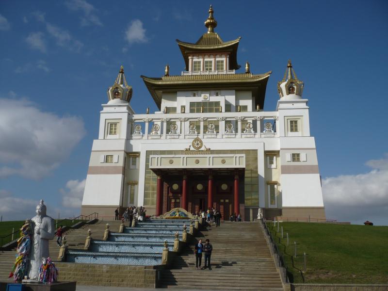 Главный хурул Калмыкии «Золотая обитель Будды Шакьямуни» - крупнейший буддийский храм Европы