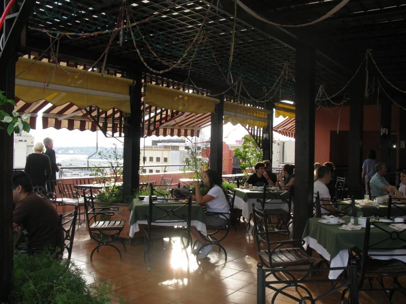 Кафе на крыше отеля Амбос Мундос, Гавана