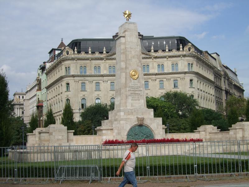 Памятник советским солдатам-освободителям