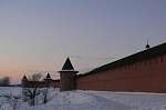 Весь огромный комплекс Спасо-Евфимиева монастыря охватывают высокие кирпичные стены с башнями (XVIIв.).