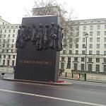 Памятник женщинам Второй мировой войны находится в центре улицы Вайтхолл, недалеко от Парламентской площади