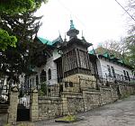 В Кисловодске, недалеко от вокзала,  расположен особняк в стиле модерн постройки 1903 года. 
Сейчас в нём располагается  музей "Дача...