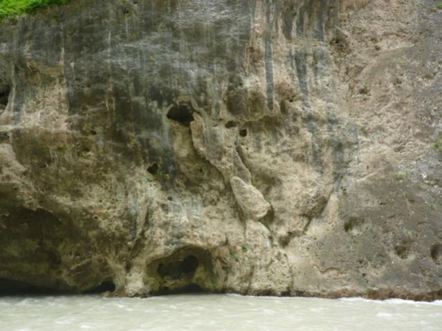 отпечаток ступни (след) великана на горе, экскурсия на Чегемские водопады