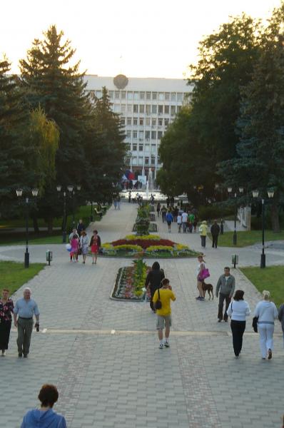 Аллея к администрации города от источника №1. Пятигорск 2012