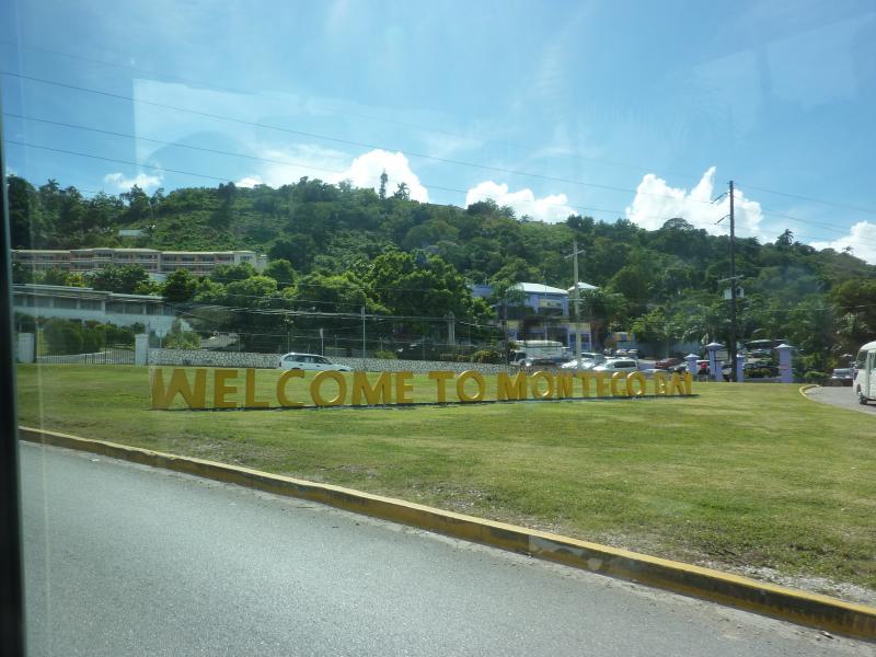 надпись: Welcome to Montego Bay. Ямайка