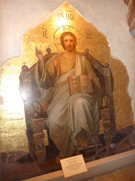 мозаичное изображение Христа на монументе в память Пожарскому