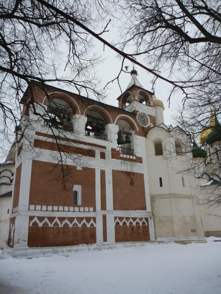 колокольня на территории мужского монастыря