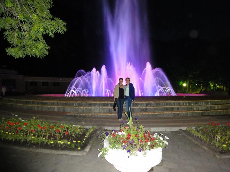 В парке у вечернего фонтана