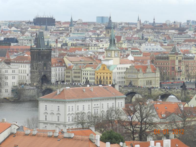 Вид на Карлов мост со смотровой площадки Пражского града